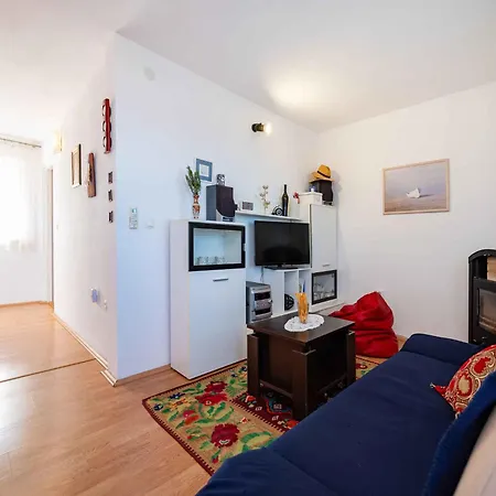 Ferienhaus In - Paklenica Riviera 50353 Rovanjska